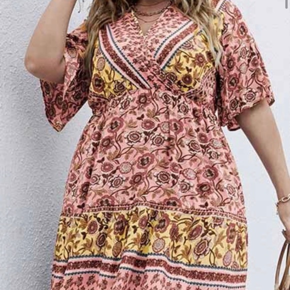 Floral dress-Plus sizes only - Picture 2 of 2